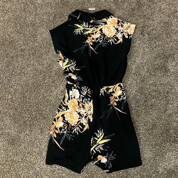 Small romper. - Picture 6 of 7